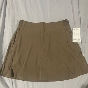 Chic Tan Skirt with Pockets